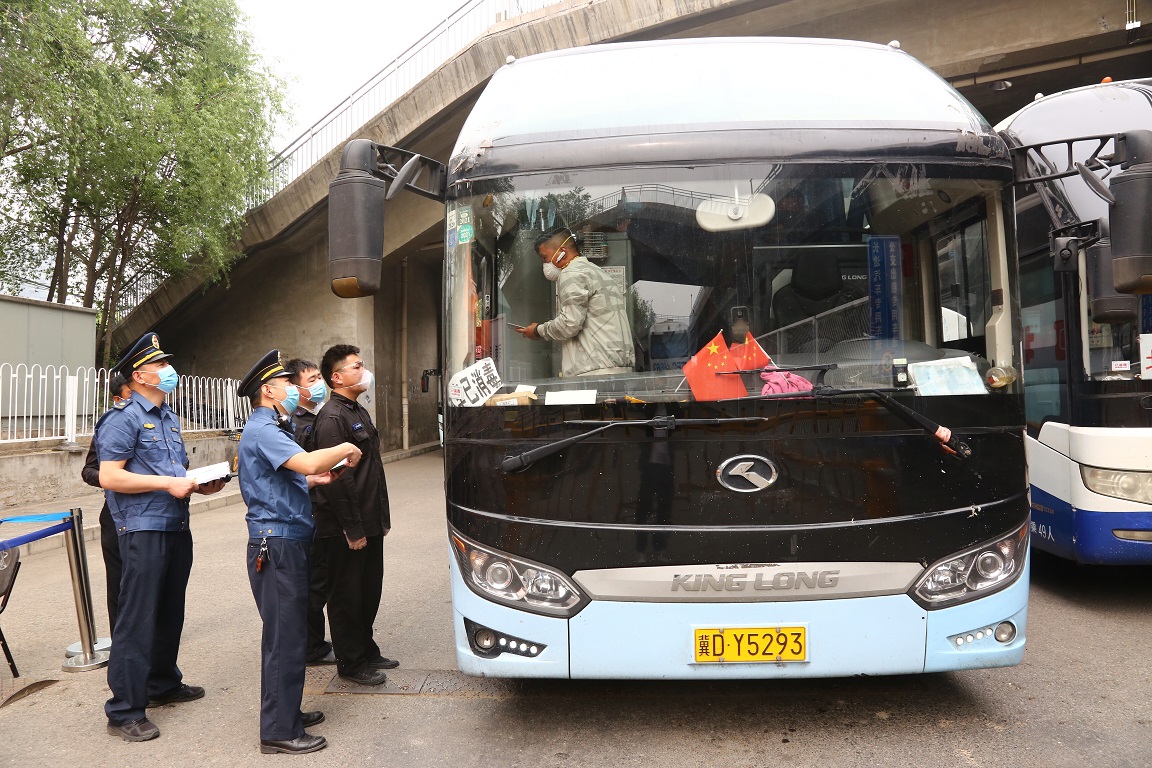 六里橋檢查道路客運運營秩序與疫情防控措施落實情況 - 副本.jpg