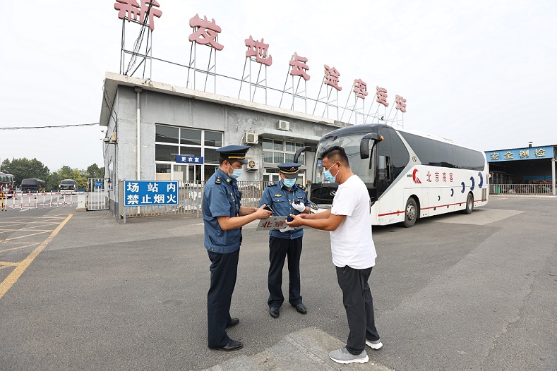检查省际长途车辆 - 副本.JPG