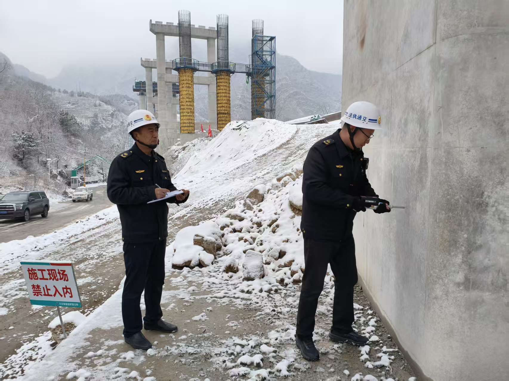 市交通运输执法总队开展工程质监执法检查.jpg